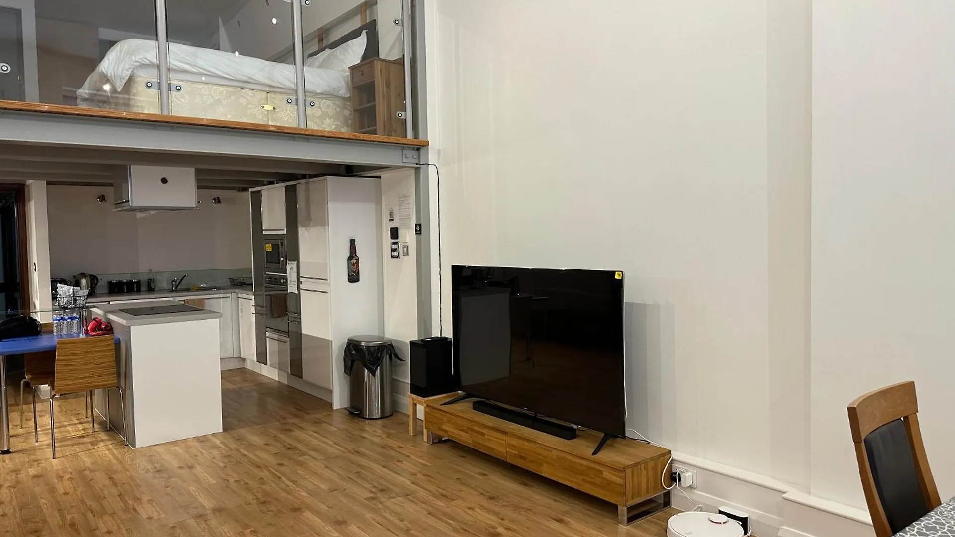 City Centre 3 Bedrooms Apartment With Parking Nottingham