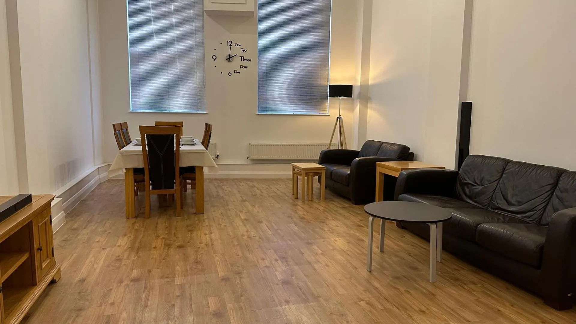City Centre 3 Bedrooms Apartment With Parking contacts